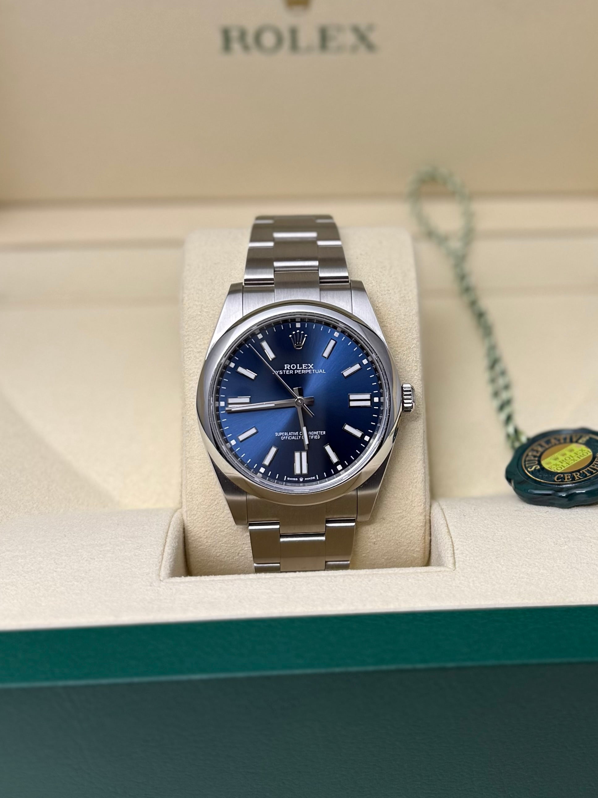 2025 ROLEX OYSTER PERPETUAL 41 SUNBURST BLUE(DISCONTINUED) 124300