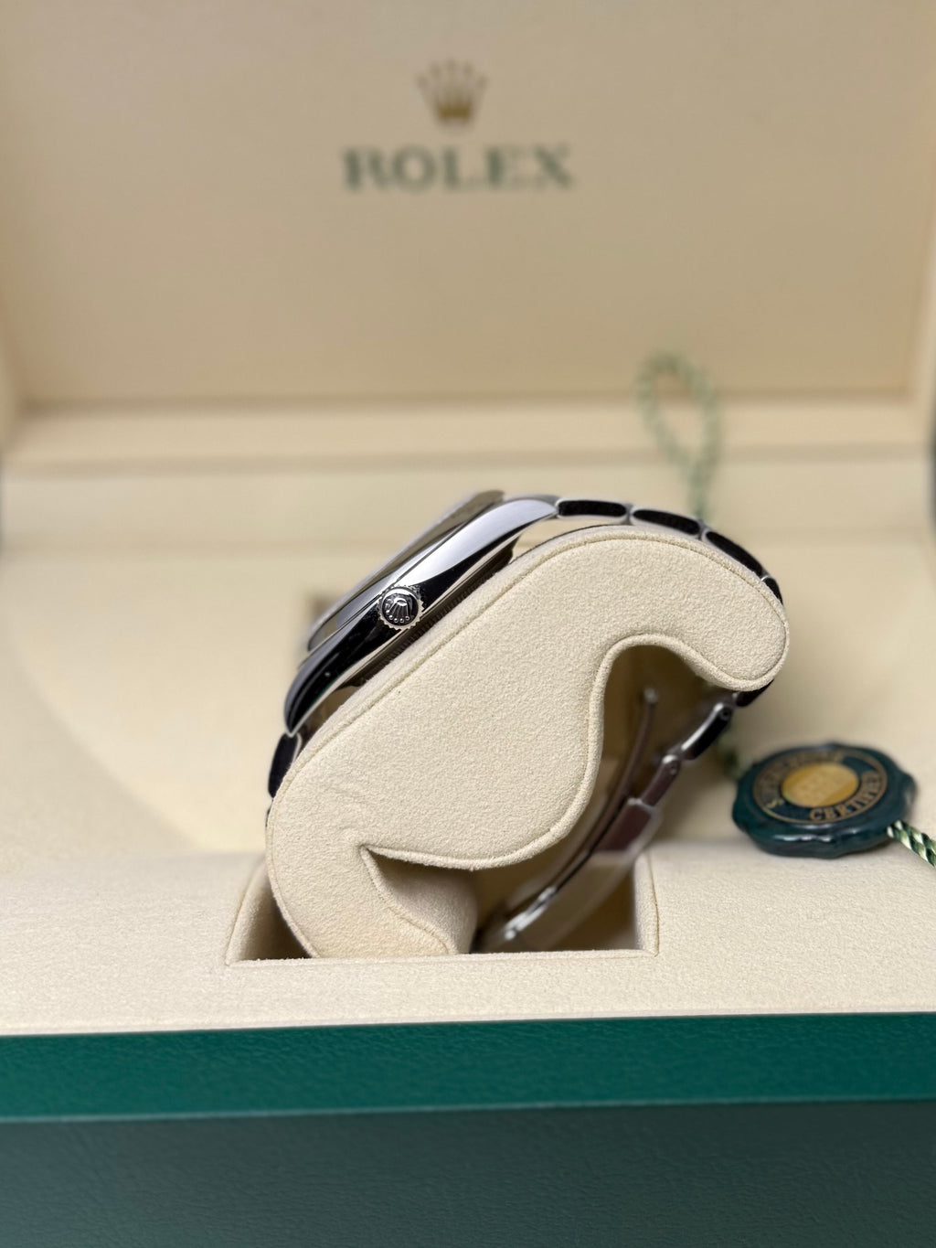 2025 ROLEX OYSTER PERPETUAL 41 SUNBURST BLUE(DISCONTINUED) 124300