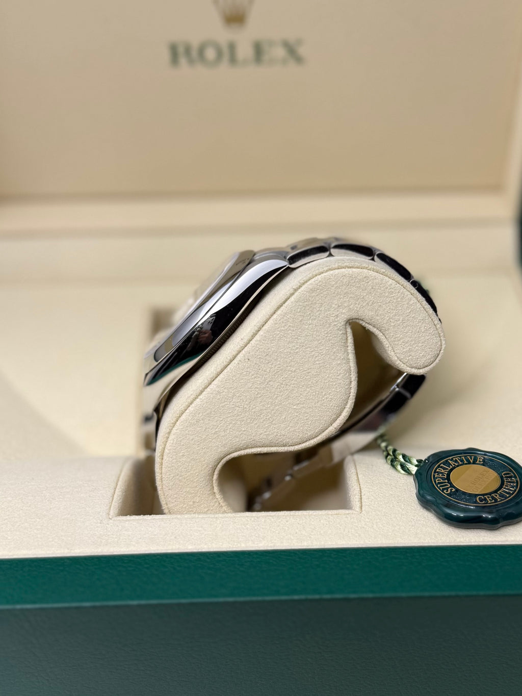 2025 ROLEX OYSTER PERPETUAL 41 SUNBURST BLUE(DISCONTINUED) 124300