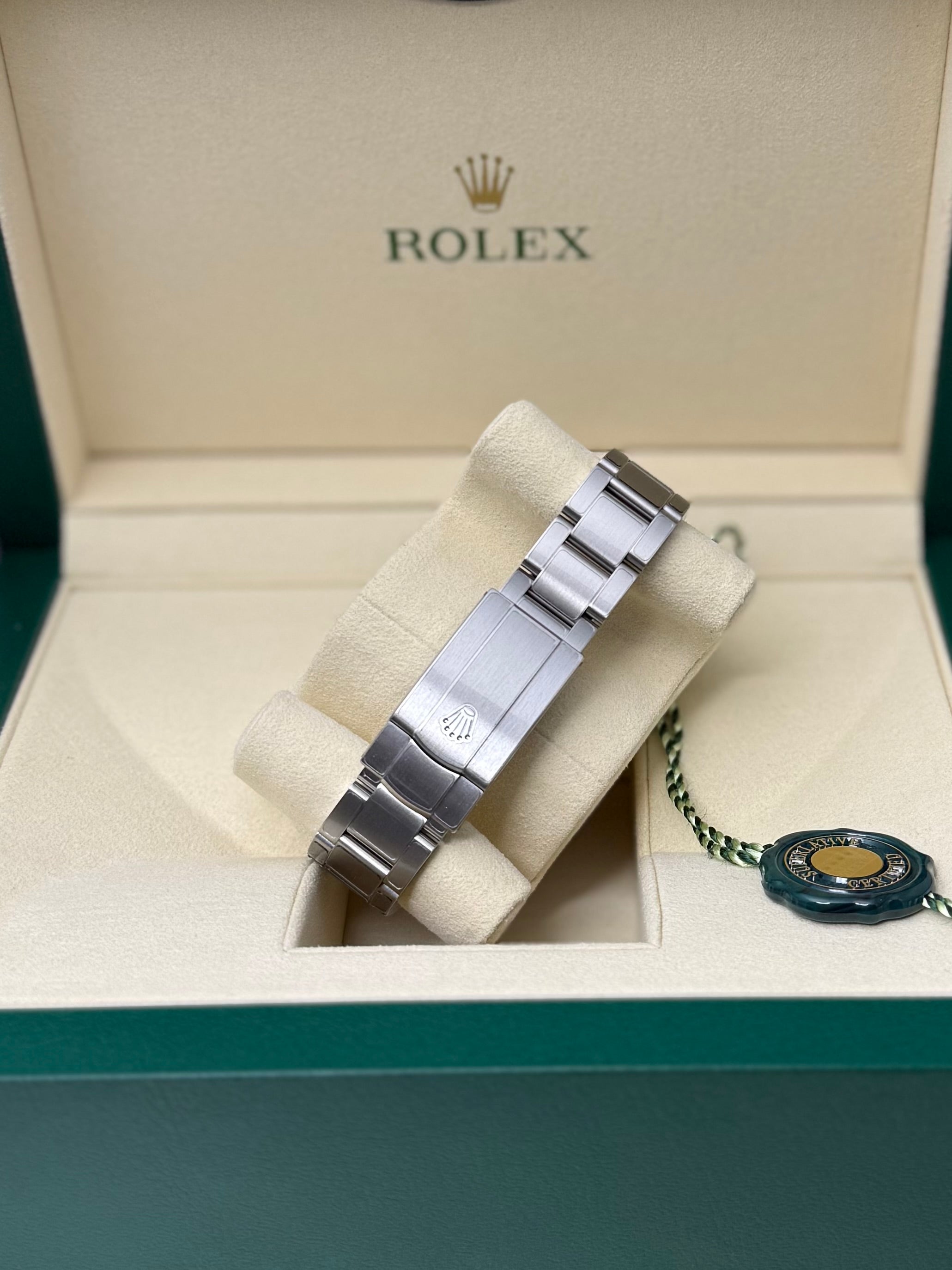 2021 ROLEX OYSTER PERPETUAL 41 CORAL RED(DISCONTINUED) 124300