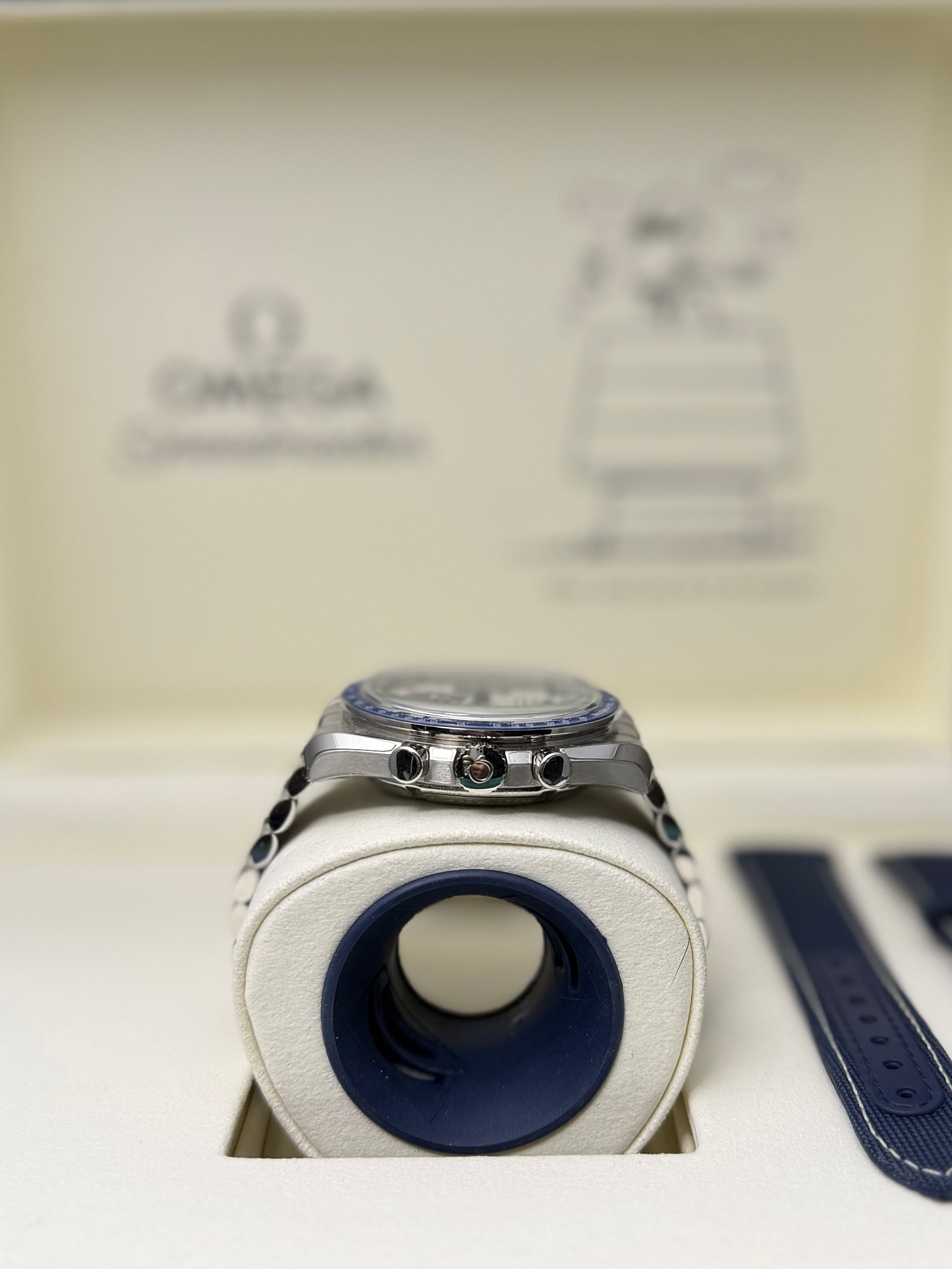 2024 OMEGA SPEEDMASTER SLVER SNOOPY AWARD 50TH ANNIVERSARY