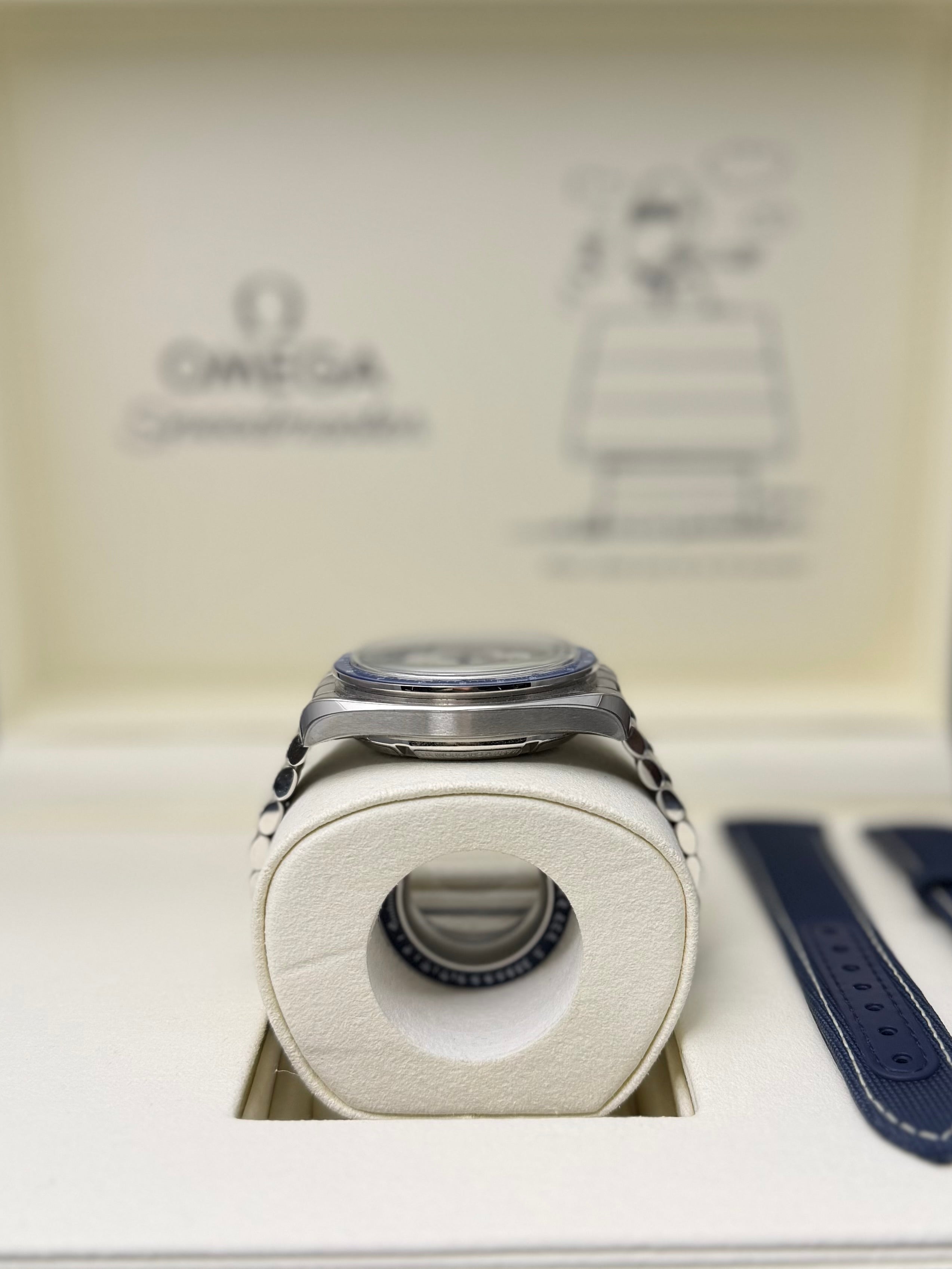 2024 OMEGA SPEEDMASTER SLVER SNOOPY AWARD 50TH ANNIVERSARY