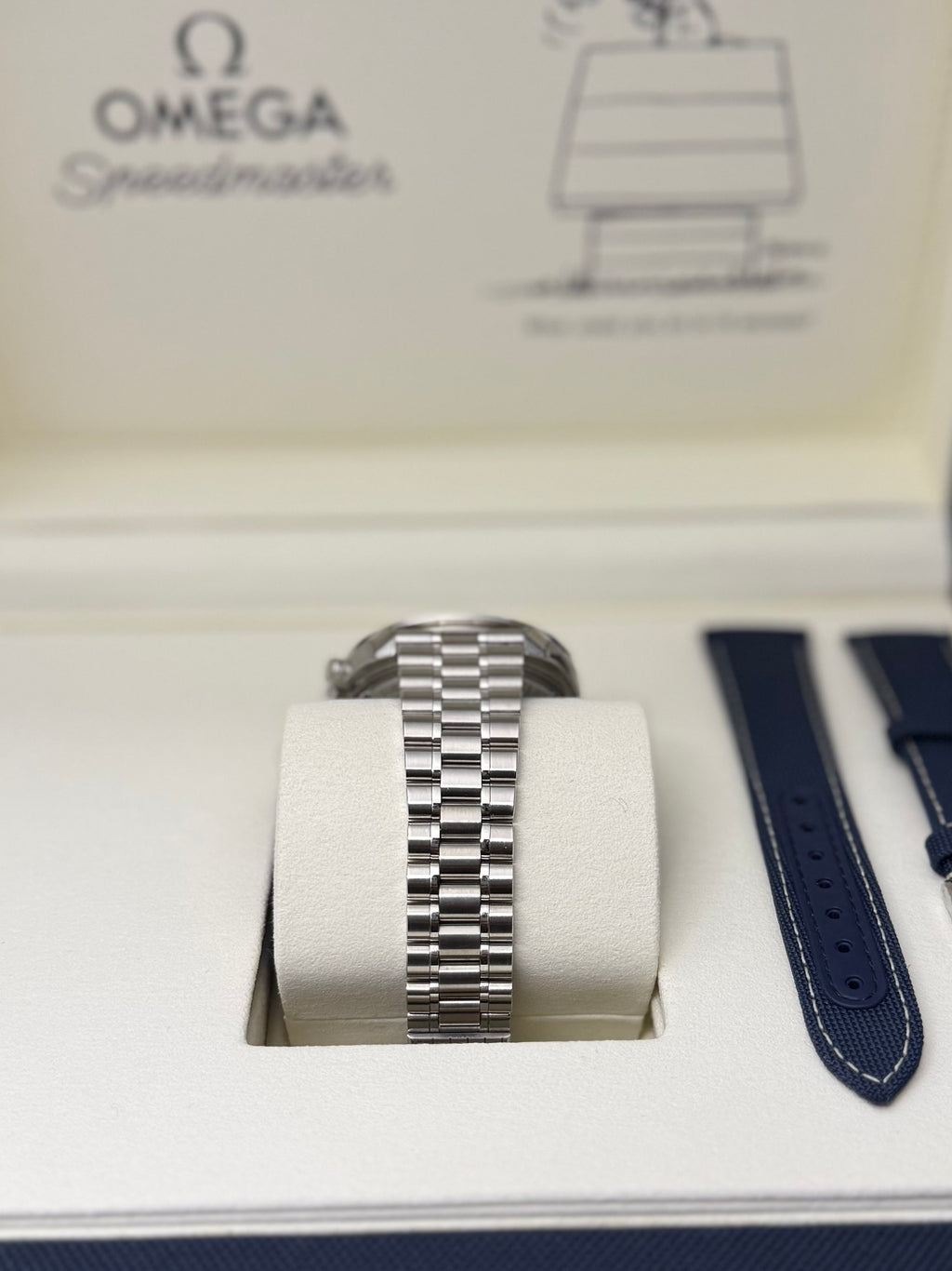 2024 OMEGA SPEEDMASTER SLVER SNOOPY AWARD 50TH ANNIVERSARY