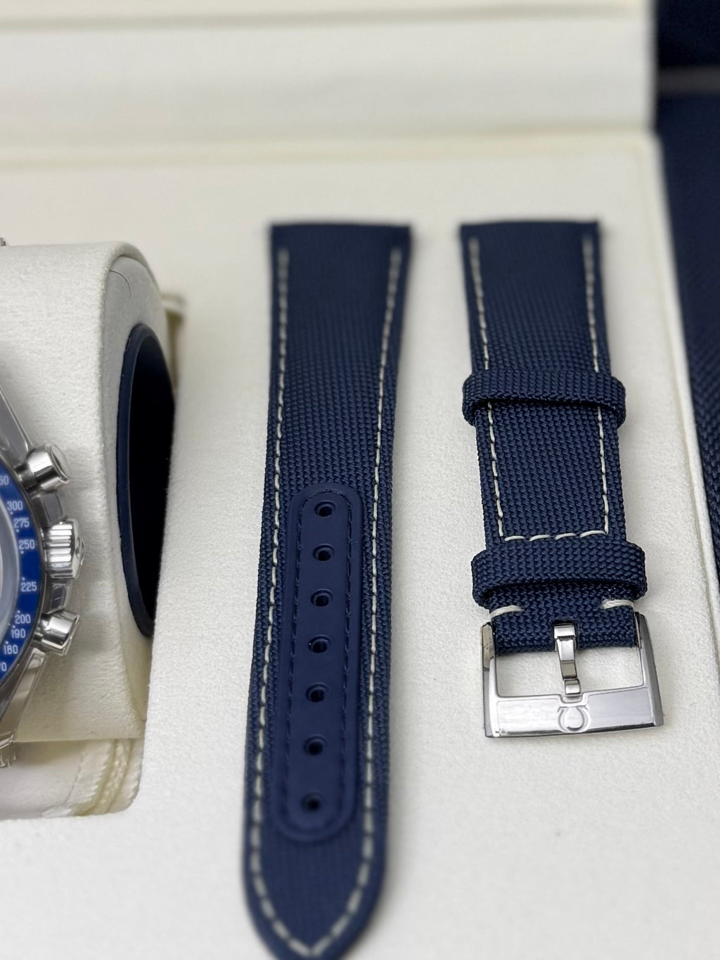 2024 OMEGA SPEEDMASTER SLVER SNOOPY AWARD 50TH ANNIVERSARY