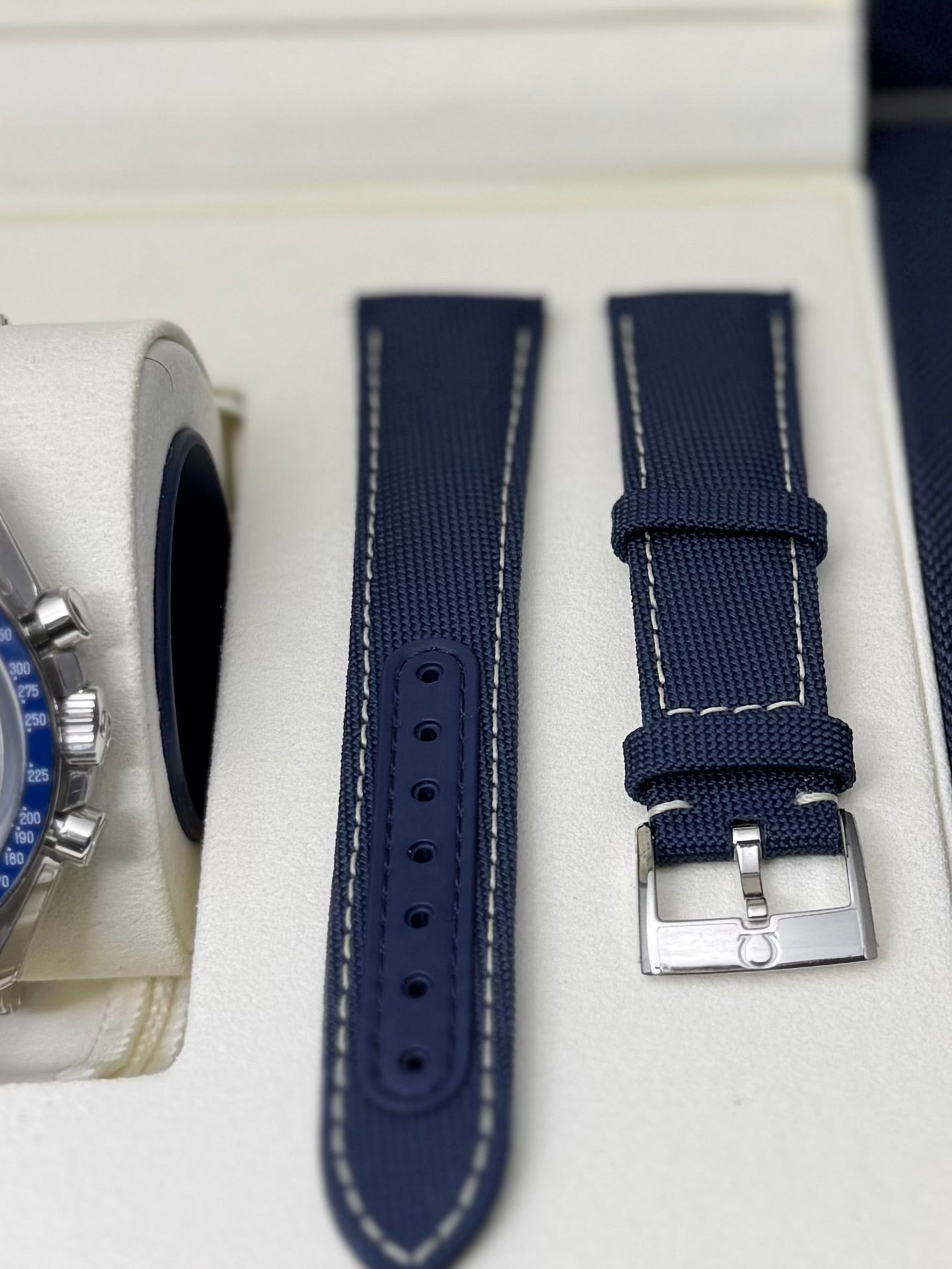 2024 OMEGA SPEEDMASTER SLVER SNOOPY AWARD 50TH ANNIVERSARY